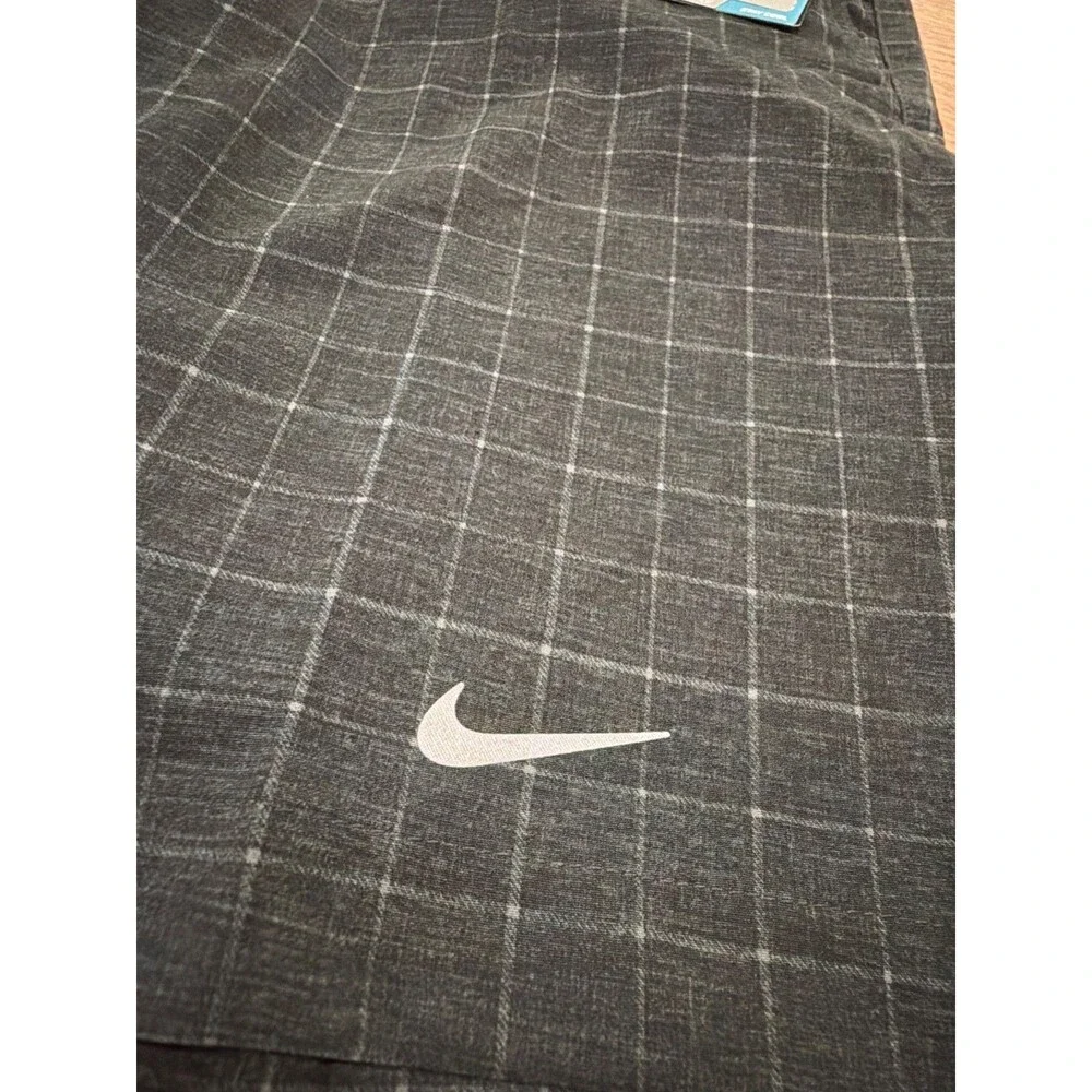 NWT NIKE BOYS GOLF SHORTS PLAID GRAY SIZE M Medium Dri-Fit